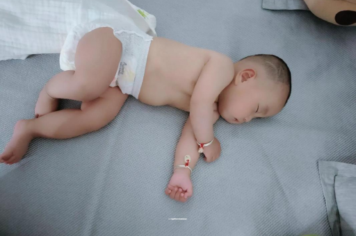 乐平六个月宝宝眼睛散光